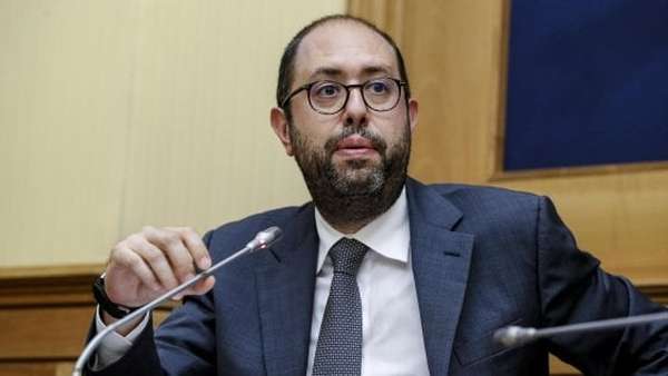 Nannicini a Zingaretti: "Risparmiamoci la direzione se il Sì è già deciso. Il Pd non si faccia dettare la linea"