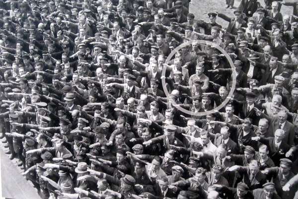 August Landmesser e il potere dei senza potere