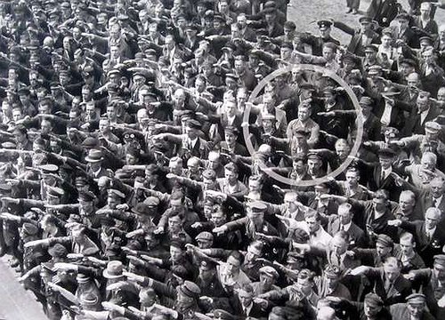August Landmesser e il potere dei senza potere